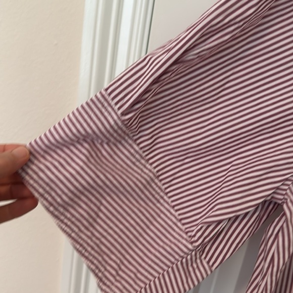 Loft Striped Wide Hem V-neck Top Medium - Picture 8 of 9